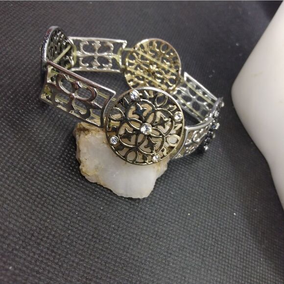 Knights eye‎ stretch bracelet w crystal detailing - Picture 1 of 3